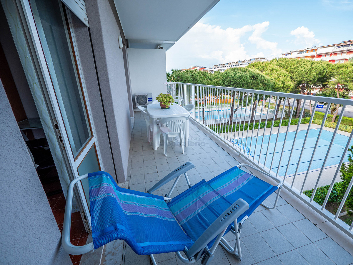 Garden - vyhled na bazen 2